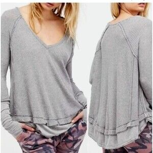 We The Free People Women's Laguna Waffle Thermal Top Gray Small Solid‎ V-Neck